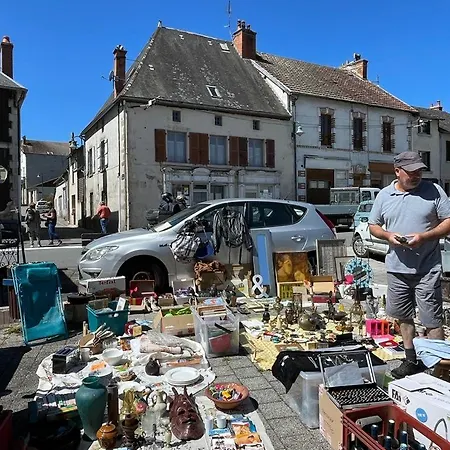 Le Chateau Nocleg ze śniadaniem 3*