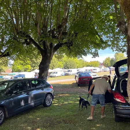 Le Chateau Nocleg ze śniadaniem Giat