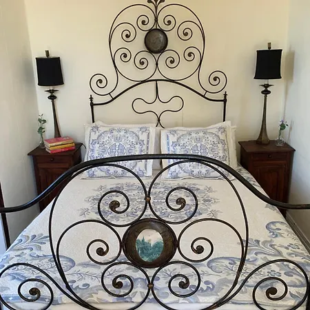 Le Chateau Bed & Breakfast