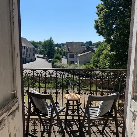 Le Chateau Bed & Breakfast *