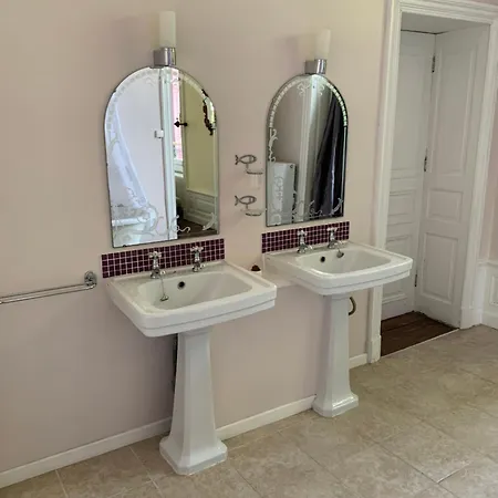 Le Chateau Nocleg ze śniadaniem Giat