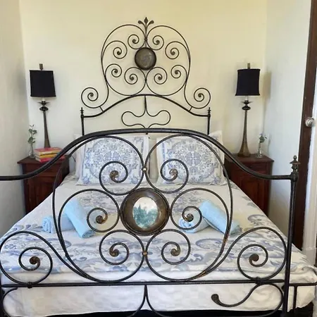 Le Chateau Nocleg ze śniadaniem Giat