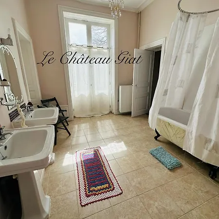 Le Chateau Nocleg ze śniadaniem Giat