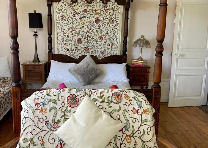 Alojamento de Acomodação e Pequeno-almoço Le Château Giat