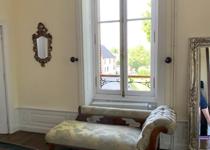 Alojamento de Acomodação e Pequeno-almoço Le Château Giat