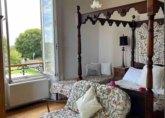 Alojamento de Acomodação e Pequeno-almoço Le Château Giat