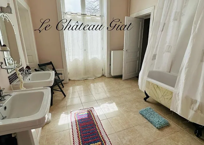 Le Château Alojamento de Acomodação e Pequeno-almoço Giat